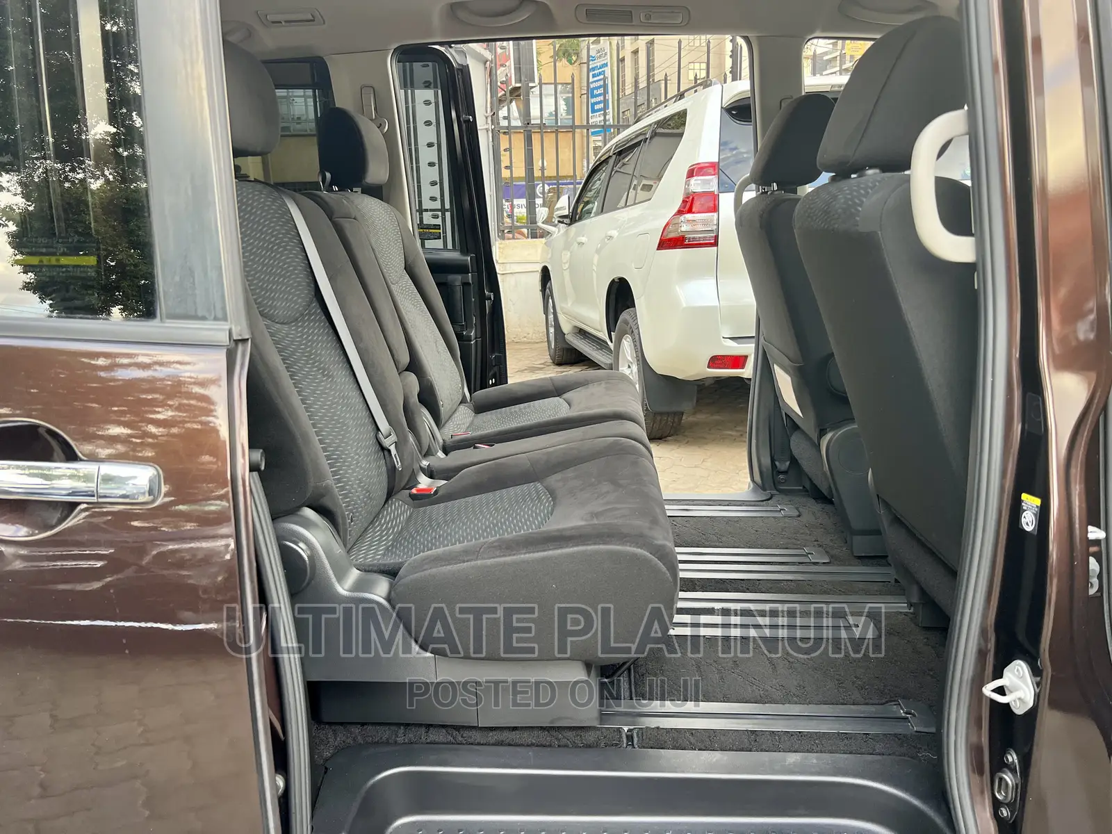 Nissan Serena 2016 Brown