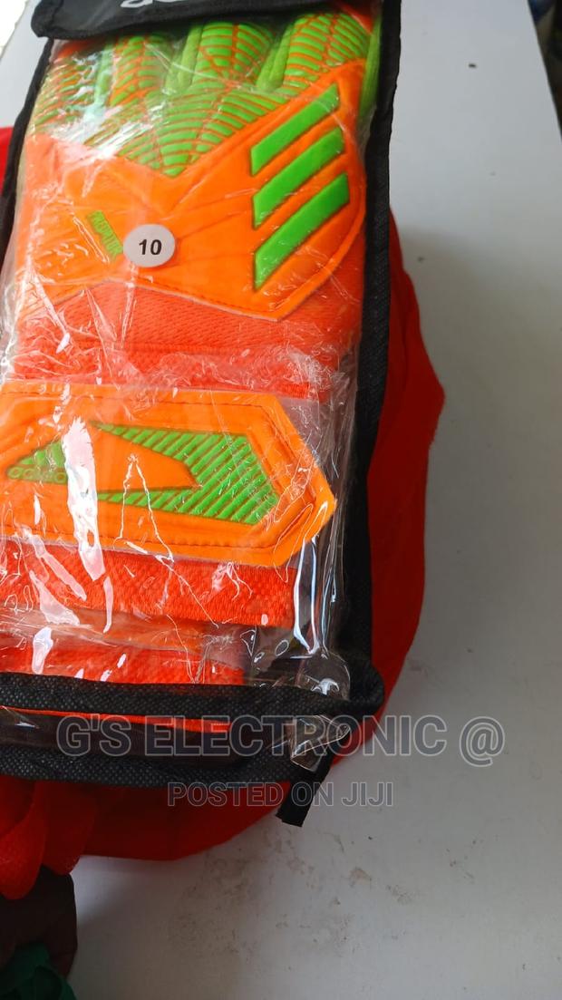 Goalkeepers Gloves (Orange, Green =)