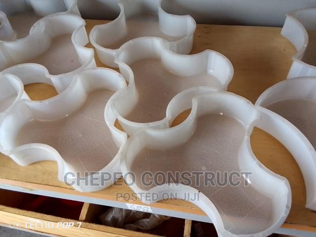 Heavy Plastic Cabro Moulds - thumbnail 4