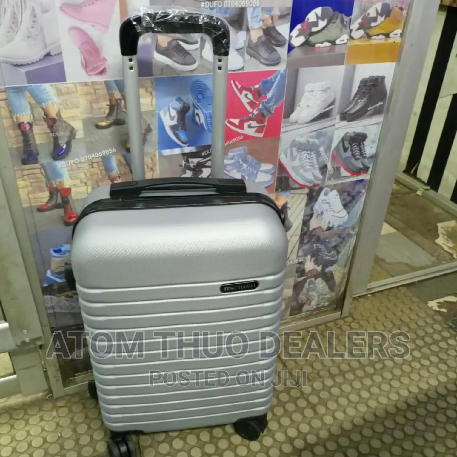 *3 in 1 Luxurious Fibre Suitcase* Zipper Closure Frame.