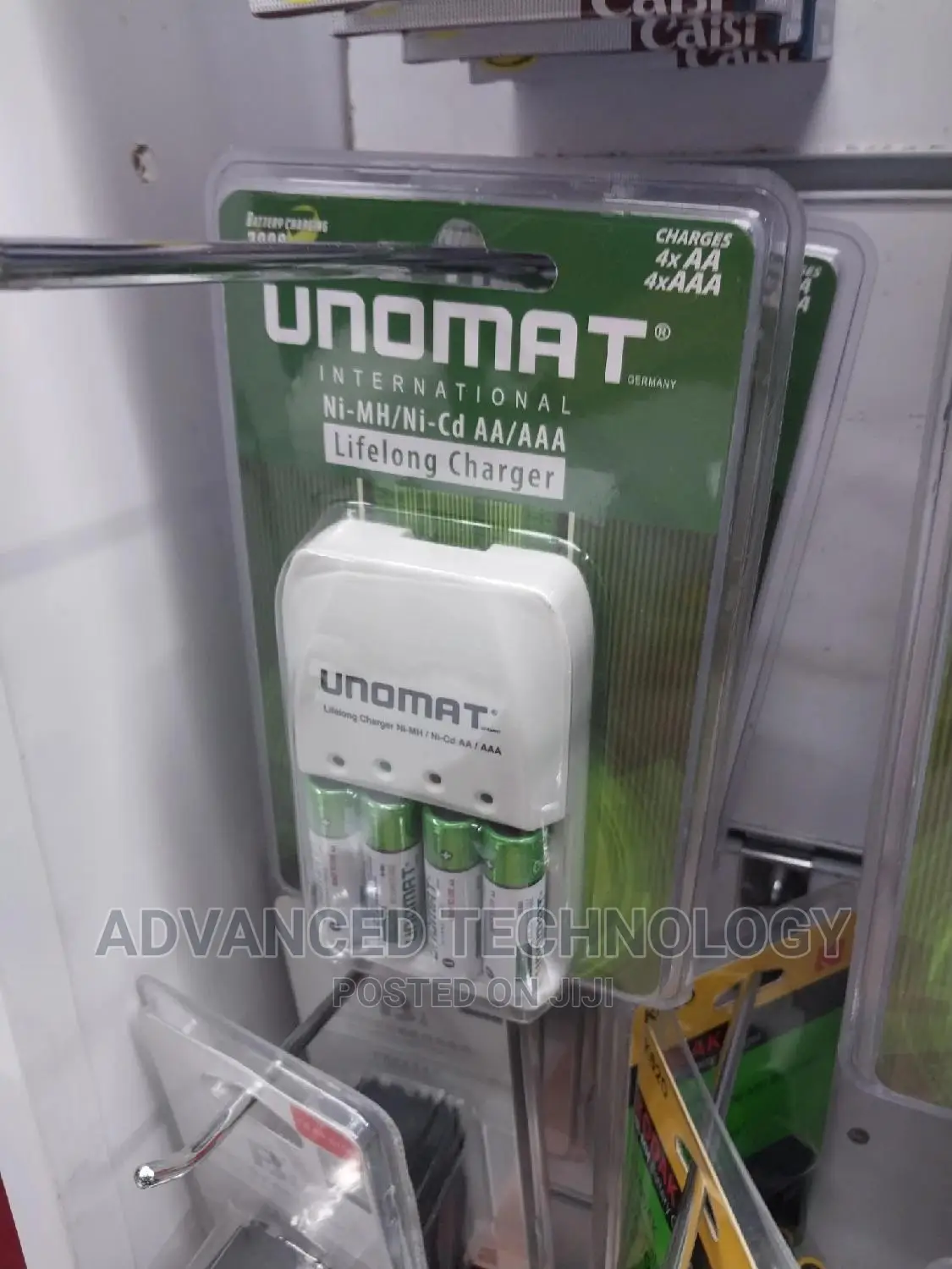 Unomat AA Rechargeable Batteries Plus Charger (4)