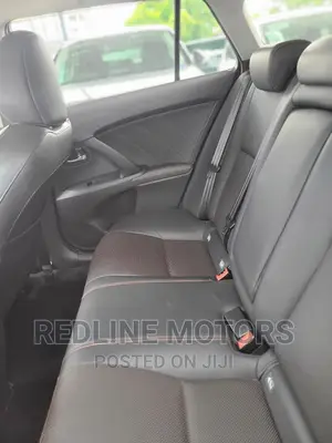 Toyota Avensis 2016 Black