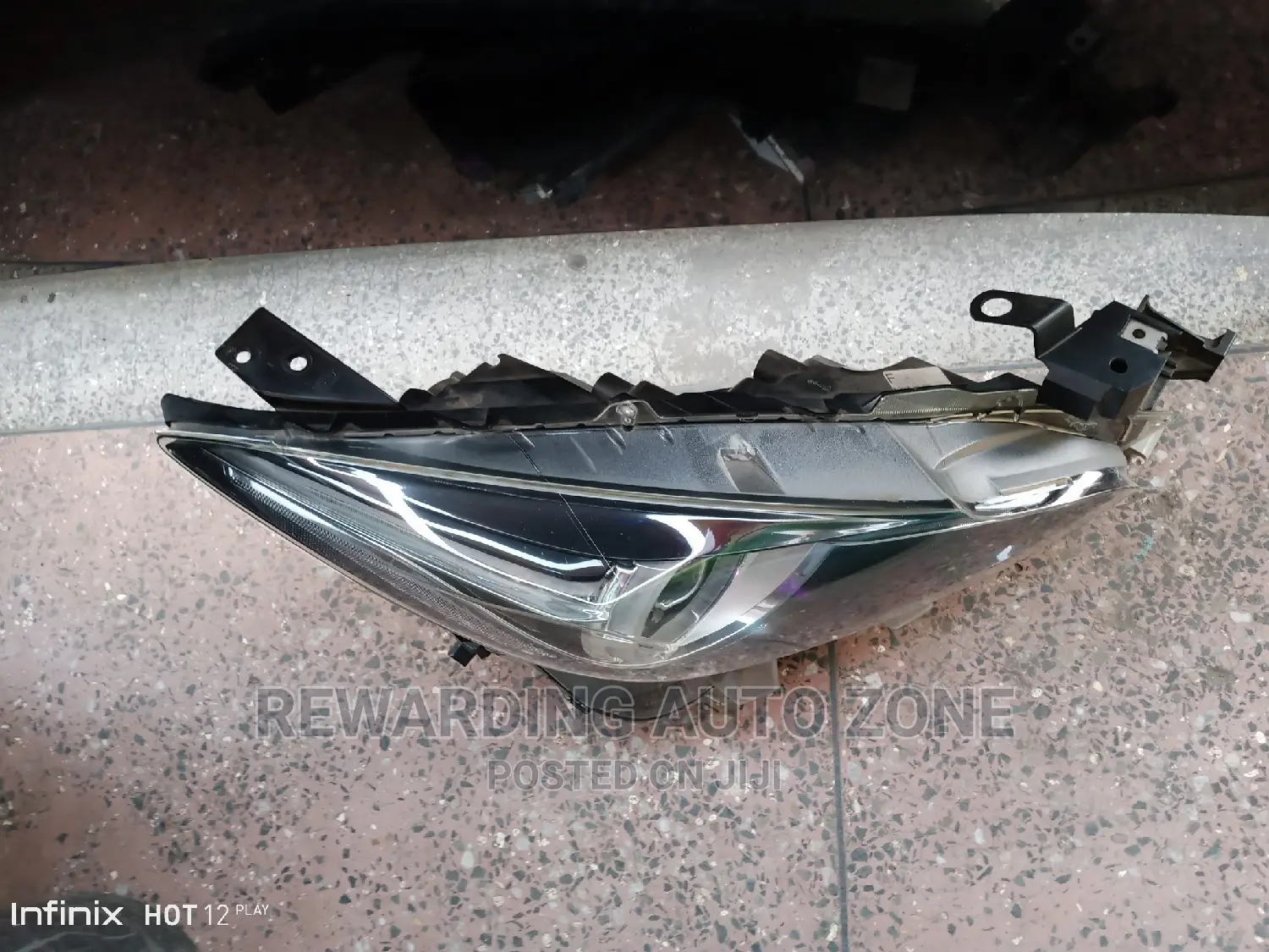 Mazda Axela 2013 RHS Headlight Xenon.