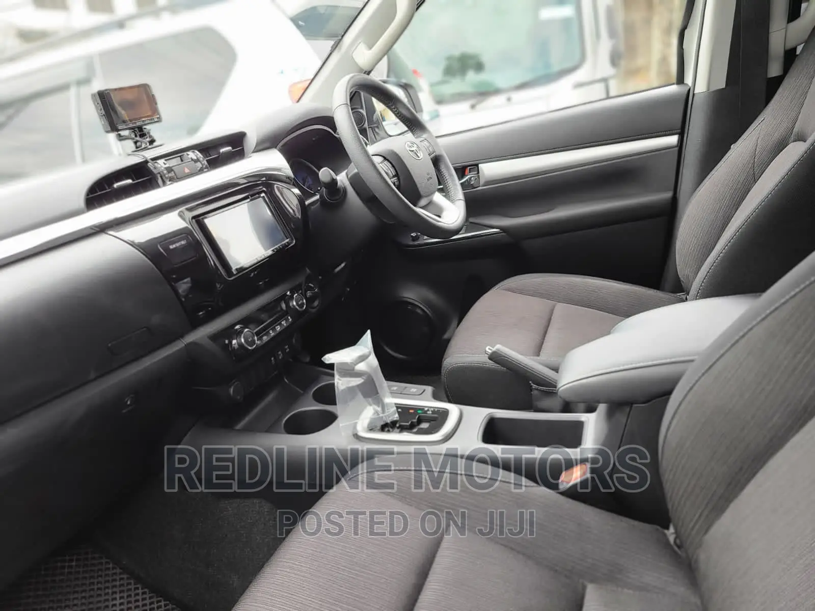 Toyota Hilux 2018 White