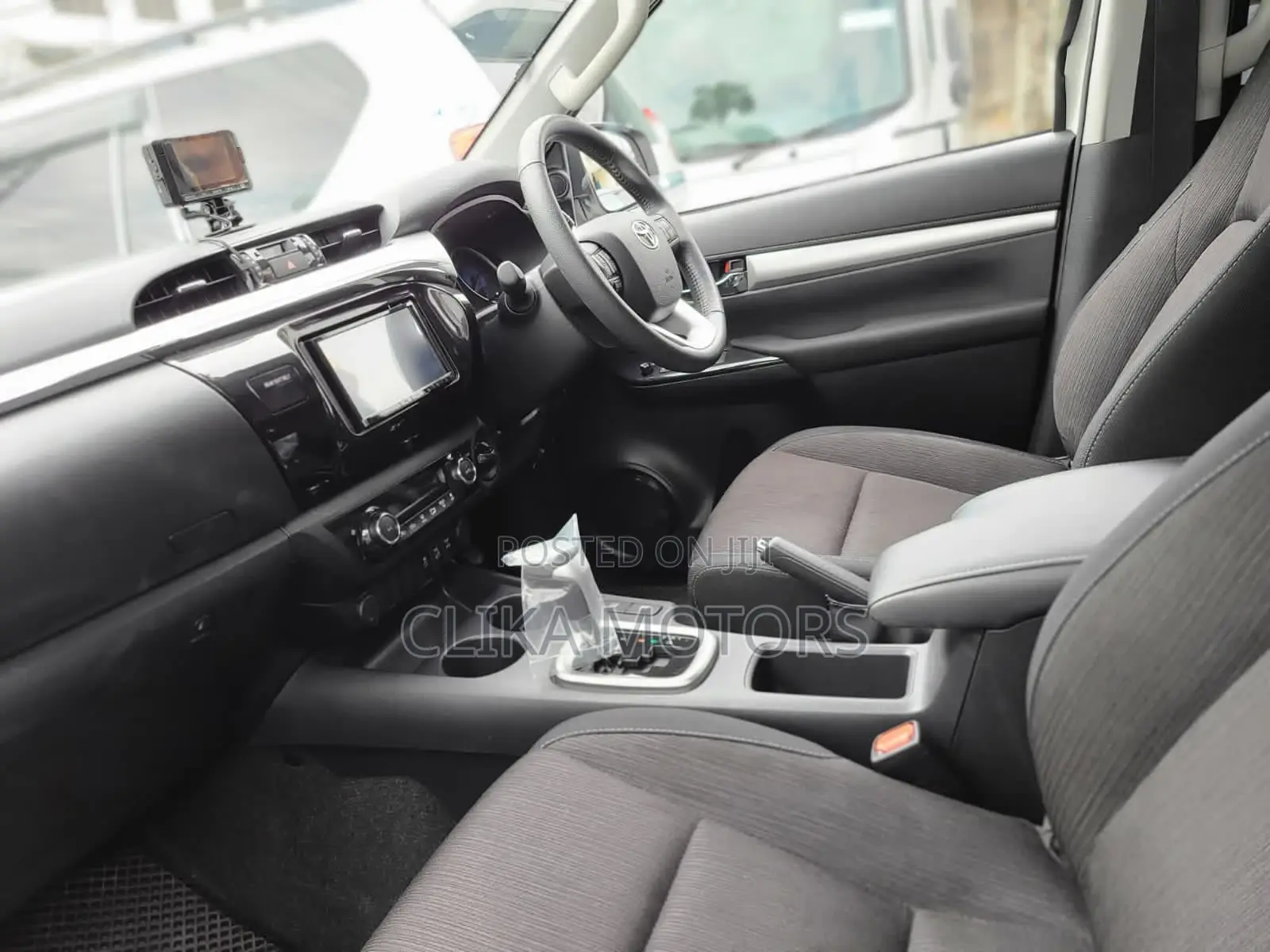 Toyota Hilux 2018 White