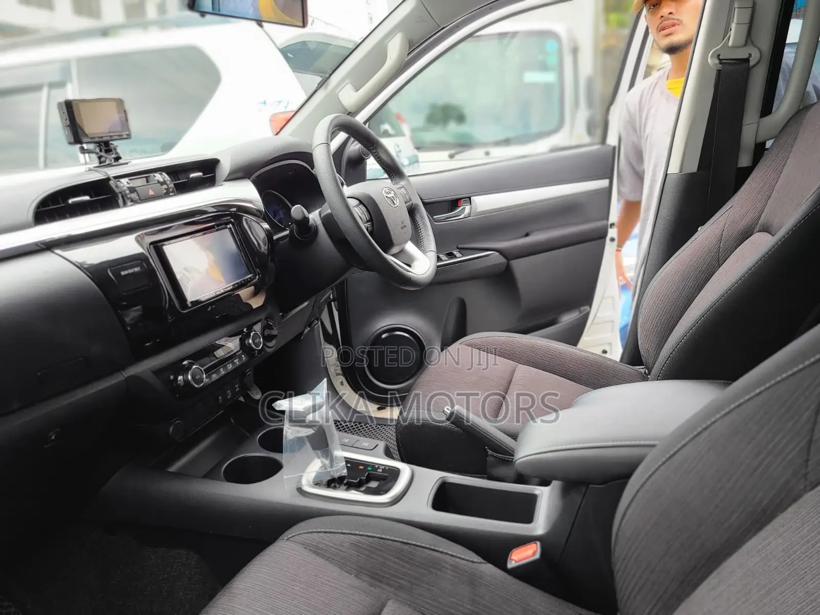 Toyota Hilux 2018 White