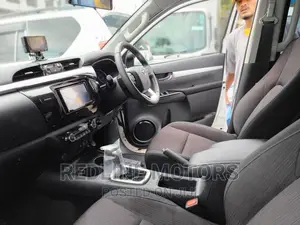 Toyota Hilux 2018 White