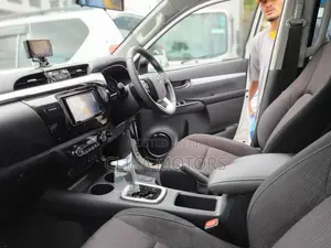 Toyota Hilux 2018 White