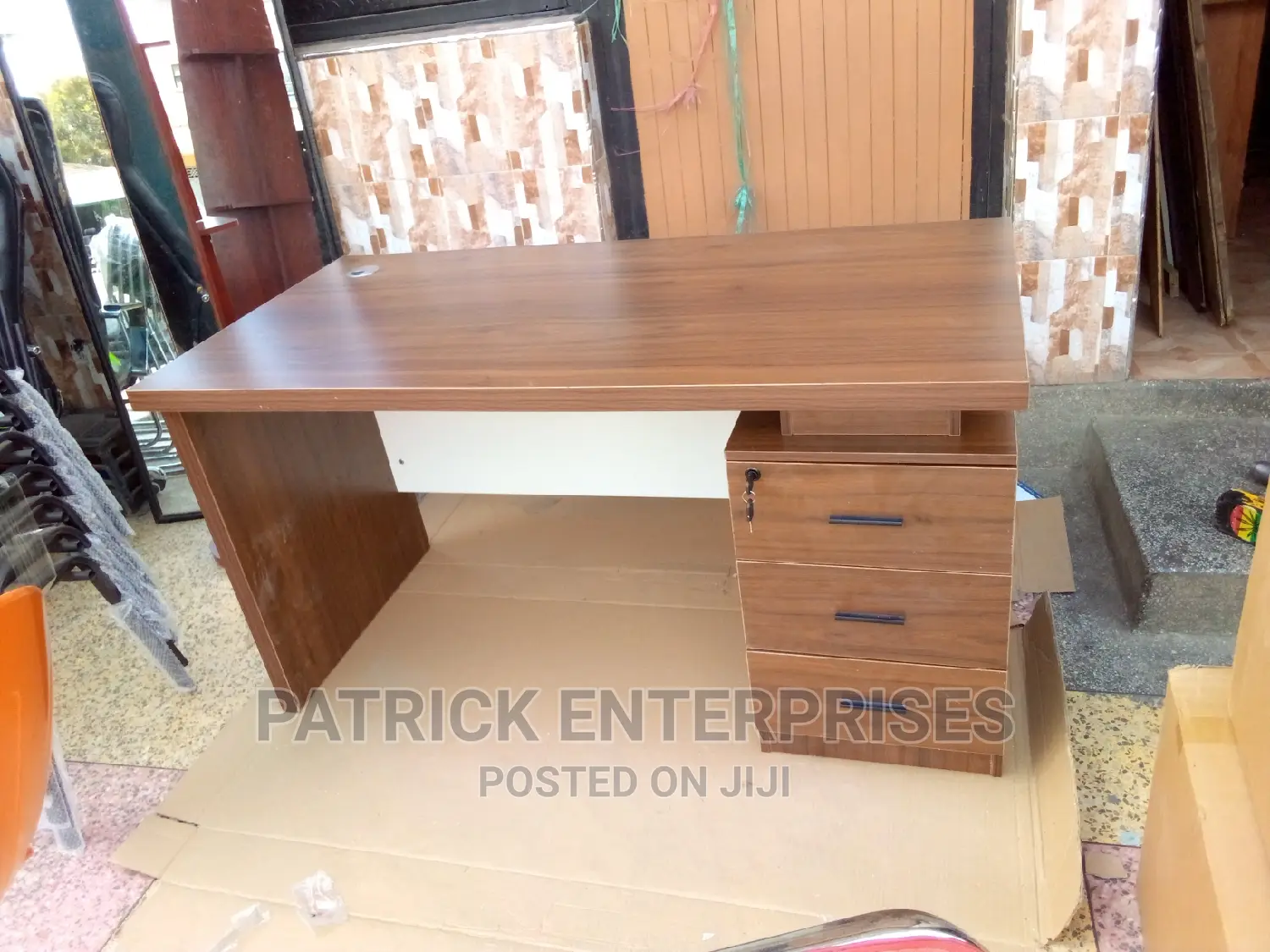 Executive Office Desk 1.4 MTRS