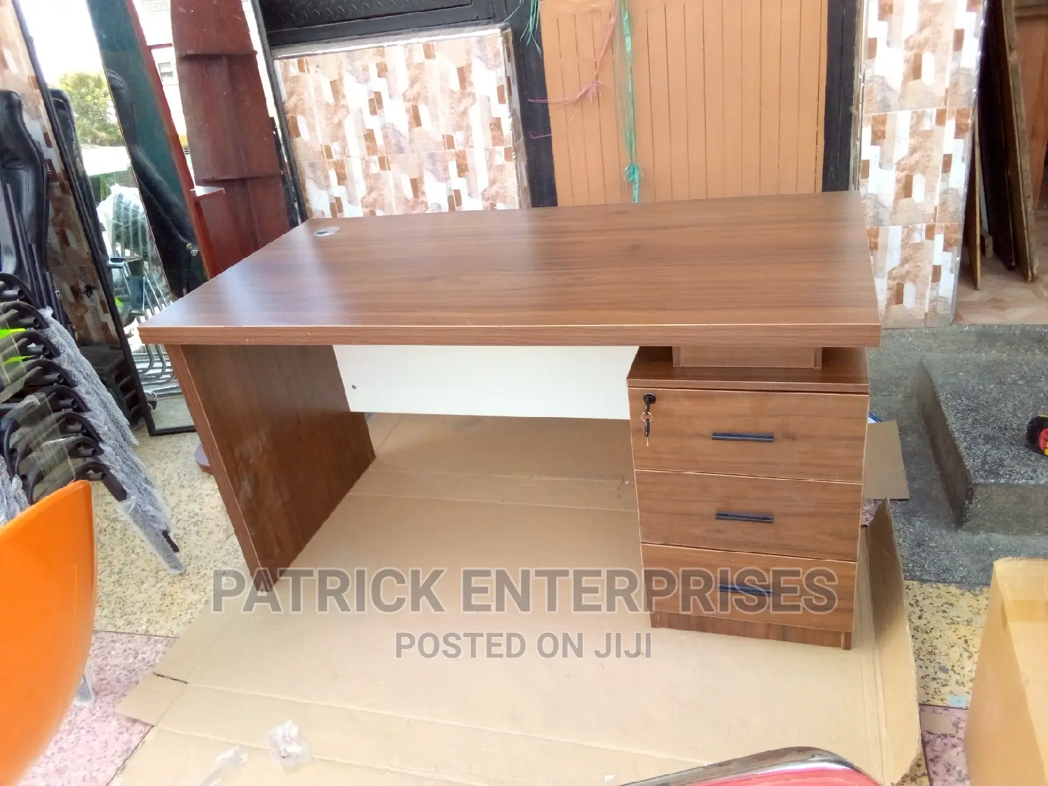 Executive Office Desk 1.4 MTRS