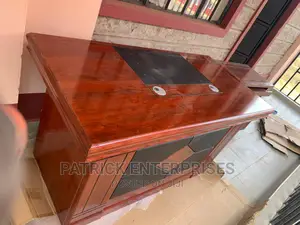 Executive Imported Office Desk 1.6 MTRS