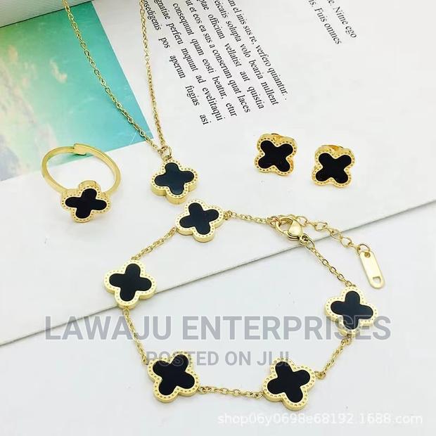 Ladies Vancleef Gift Set - main view