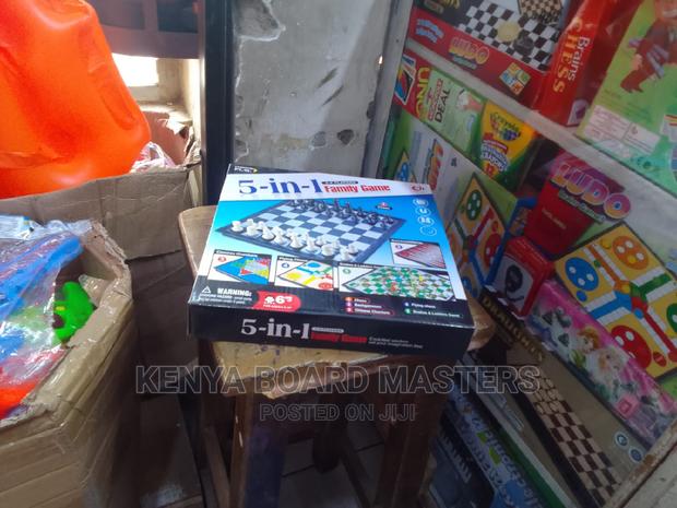 5 in 1 Chess and Draughts Set of Games.