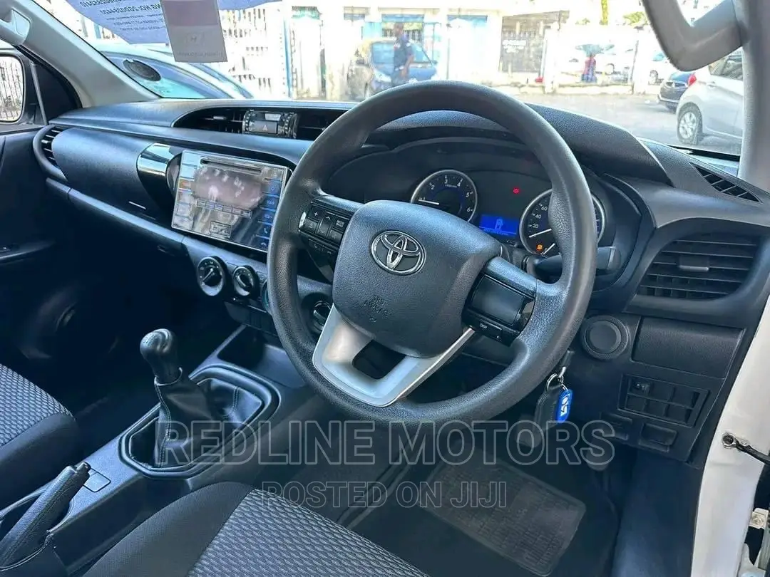Toyota Hilux 2017 White