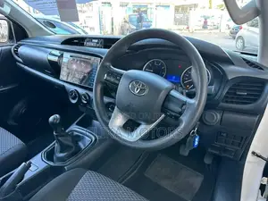 Toyota Hilux 2017 White