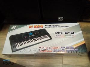 61 Keys Professional Electronic Keyboard Mk 812 - thumbnail 2