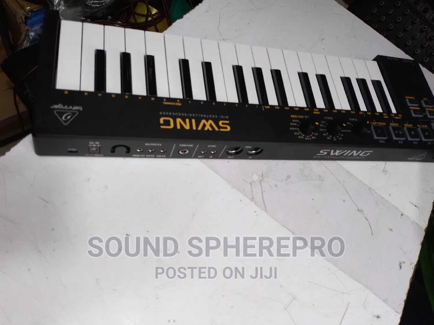 Behringer Swing 32 Key Midi Keyboard