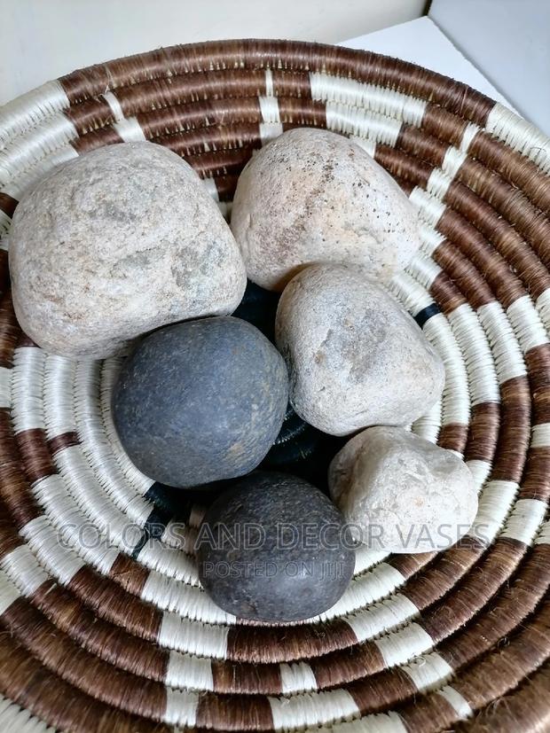 River Bed Pebble Stones in White and Grayish Black