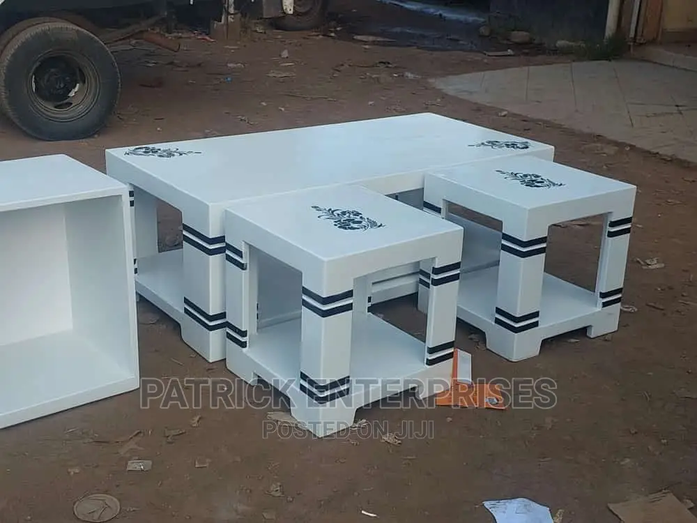 Morden Wooden Coffee Table With 2 Stools