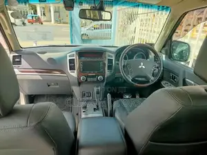 Mitsubishi Pajero 2017 Silver