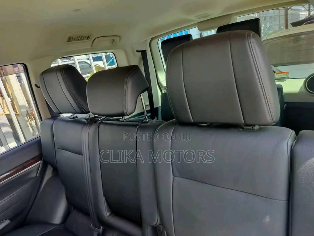 Mitsubishi Pajero 2017 Silver