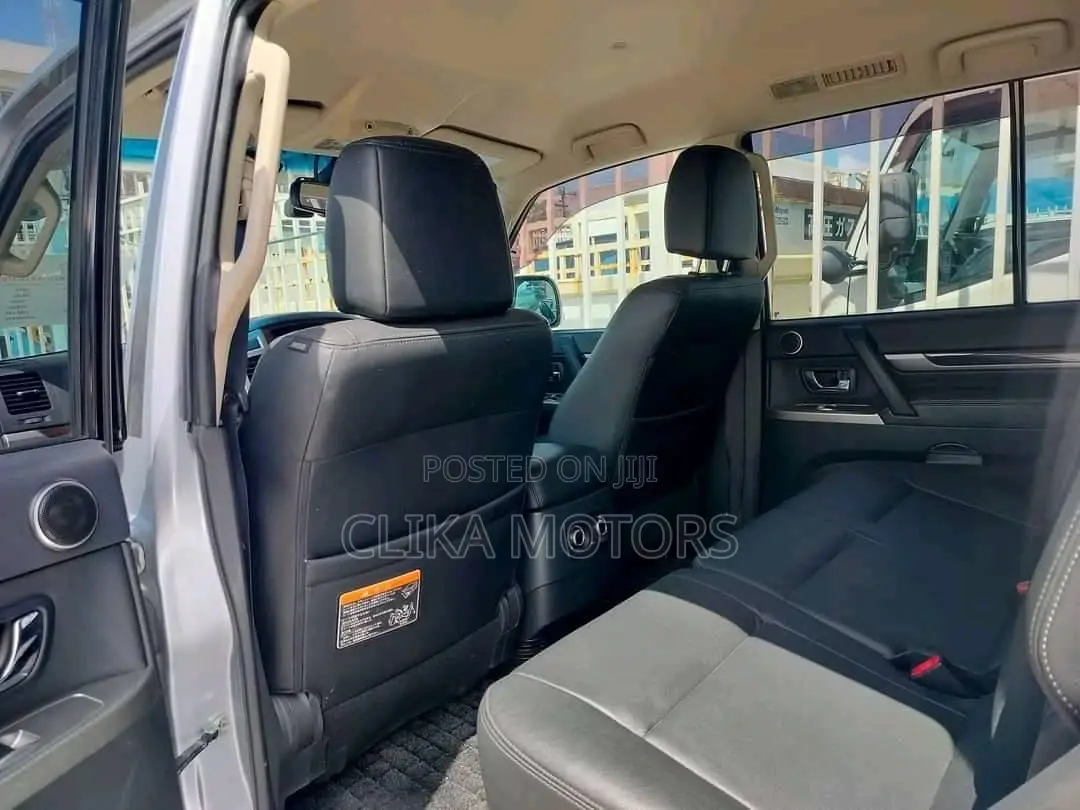 Mitsubishi Pajero 2017 Silver