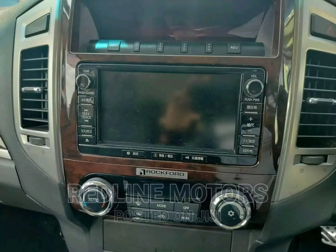 Mitsubishi Pajero 2017 Silver