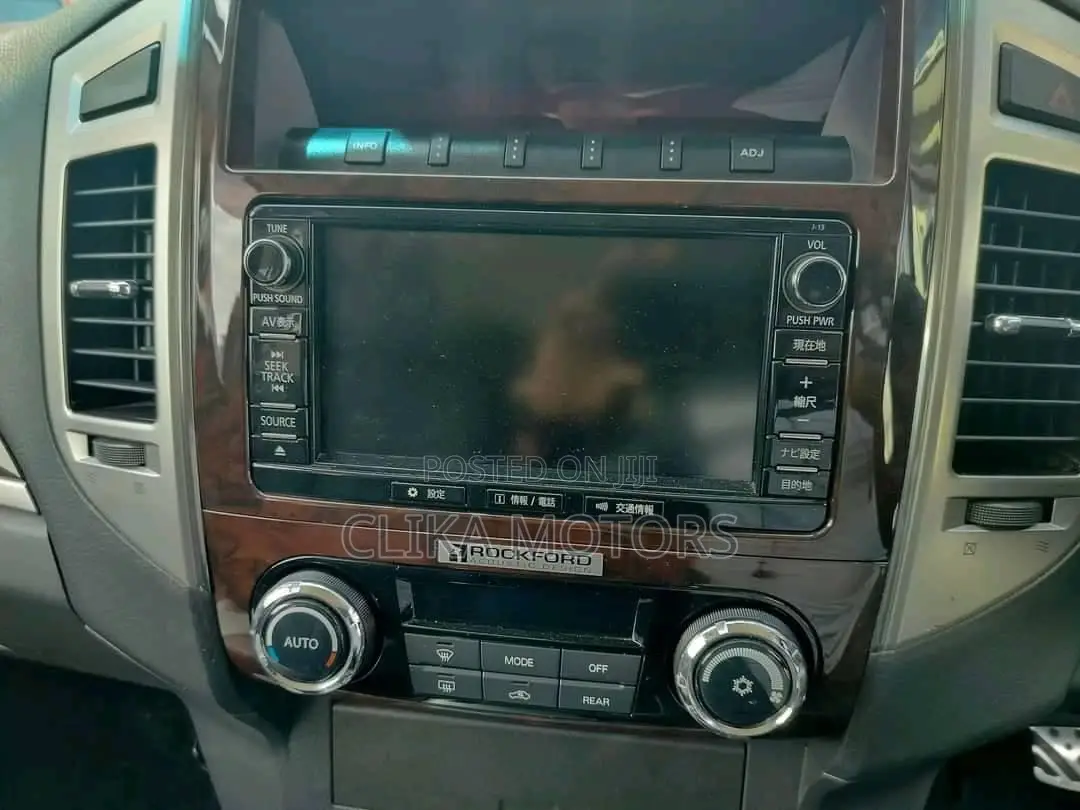 Mitsubishi Pajero 2017 Silver