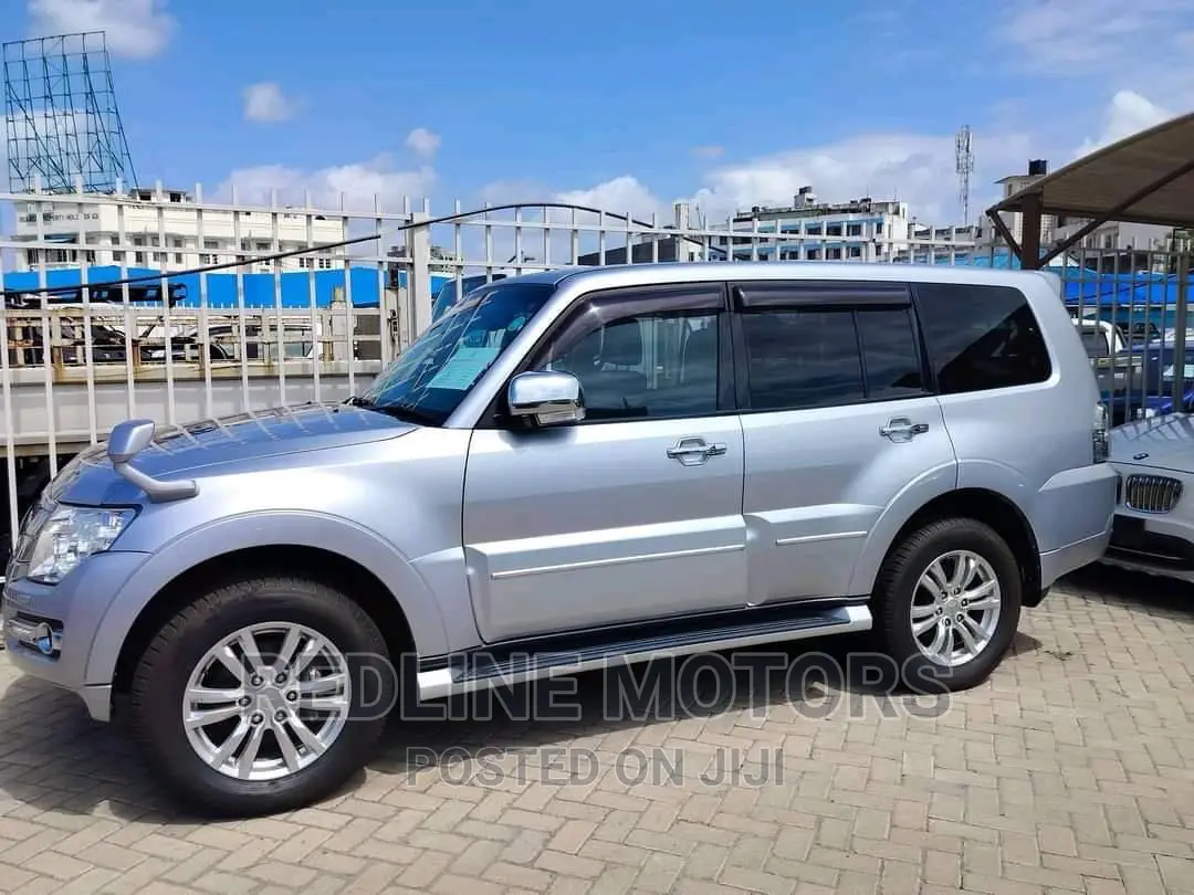 Mitsubishi Pajero 2017 Silver