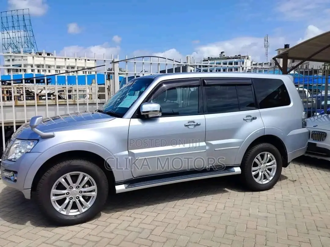 Mitsubishi Pajero 2017 Silver