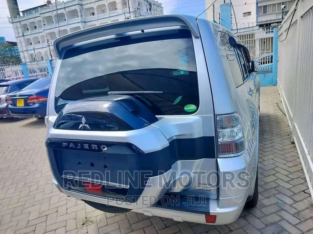 Mitsubishi Pajero 2017 Silver
