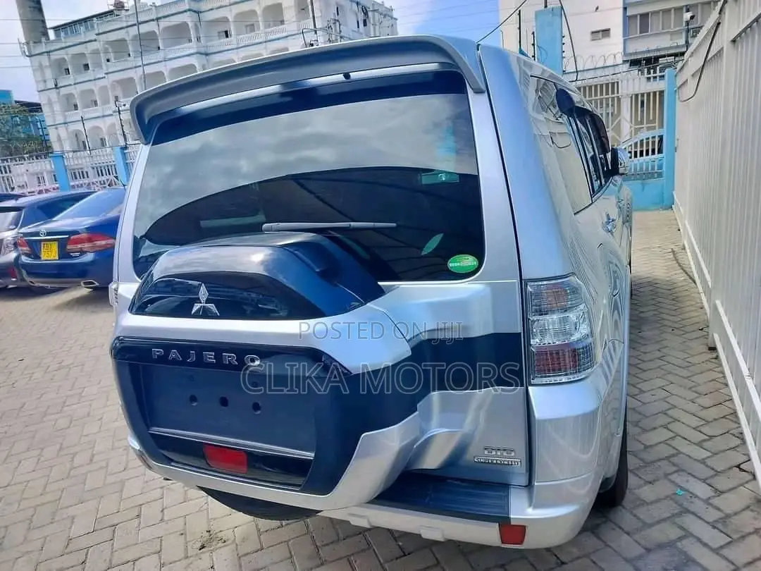 Mitsubishi Pajero 2017 Silver