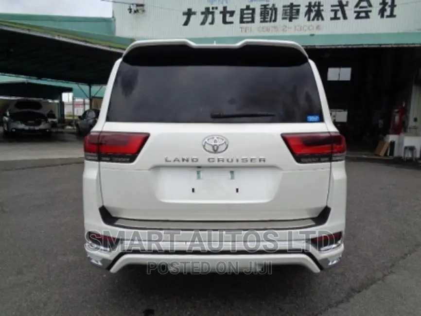 Toyota Land Cruiser 2021 Pearl