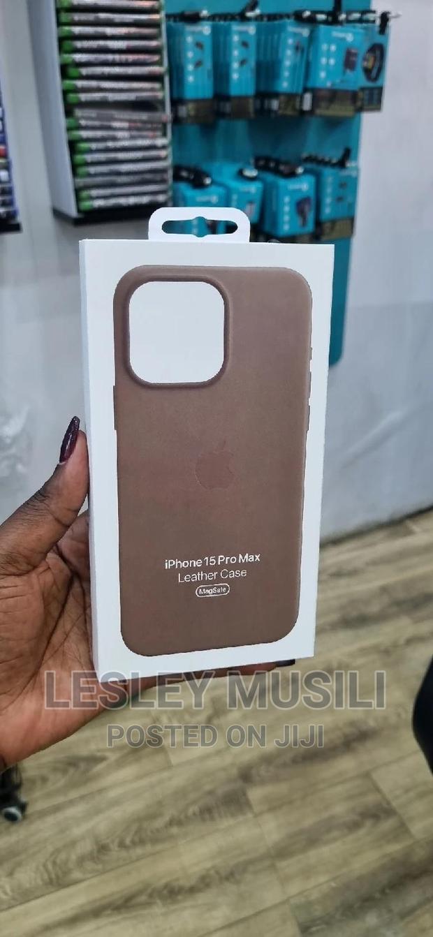 Leather Case iPhone 15 Pro Max - Brown (Magsafe Compatible) - thumbnail 2