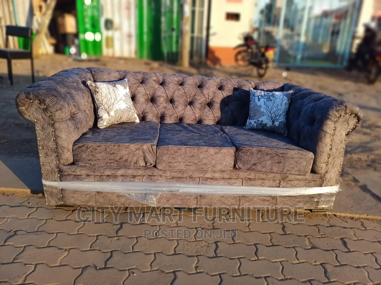 OFFER!!3seater Sofa+Free Throw Pillows(Colour Your Choice) in Nairobi