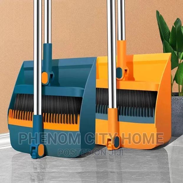 Broom and Scoop Folding Dustpan Set - thumbnail 3