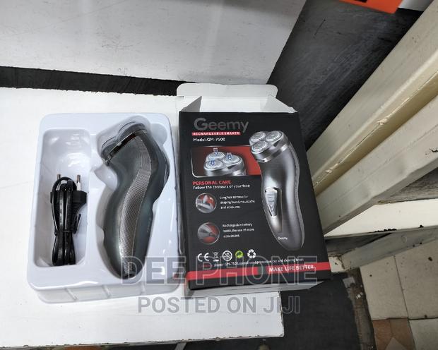 Geemy Rechargeable Shaver and Smoother - main view