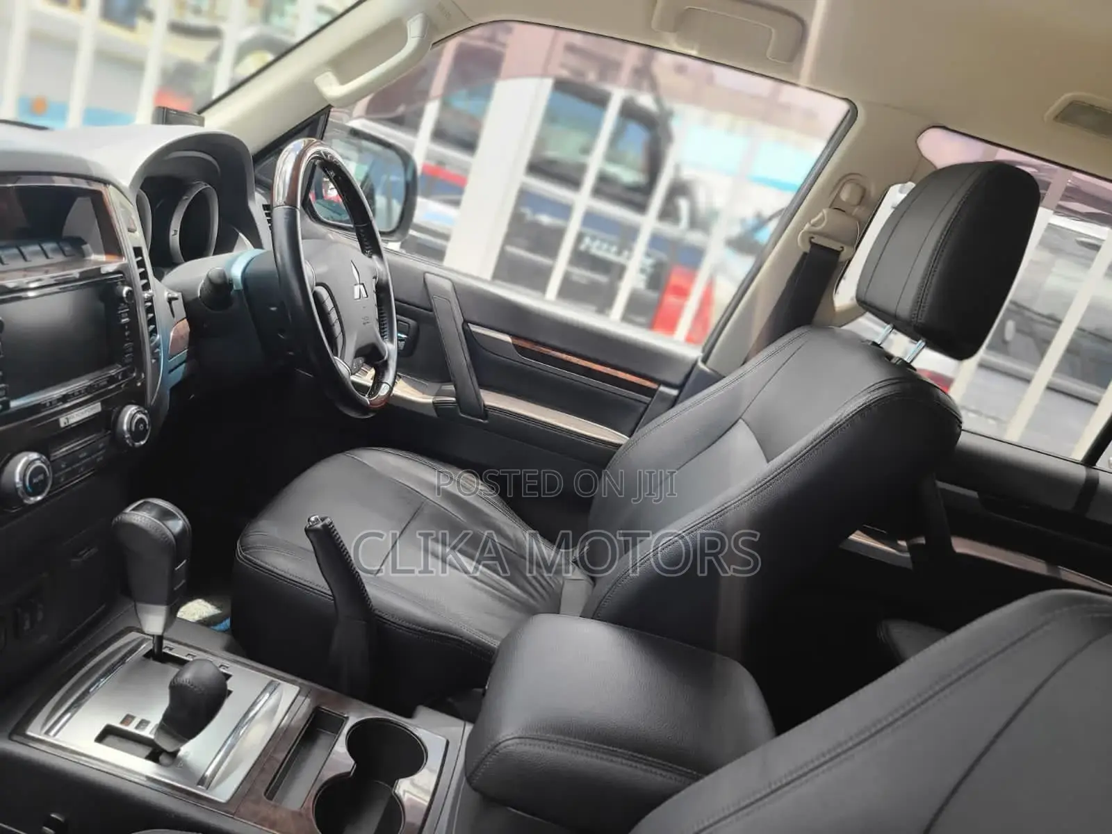 Mitsubishi Pajero 2017 Silver