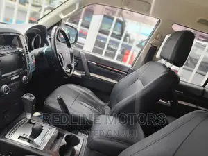 Mitsubishi Pajero 2017 Silver