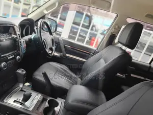 Mitsubishi Pajero 2017 Silver