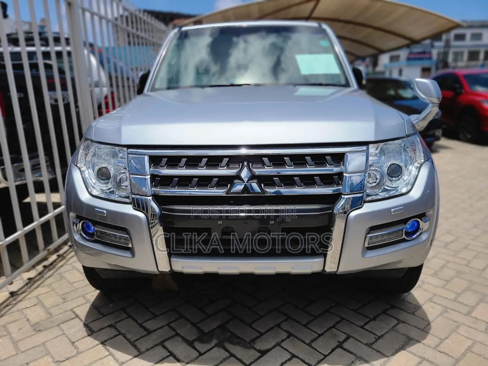 Mitsubishi Pajero 2017 Silver