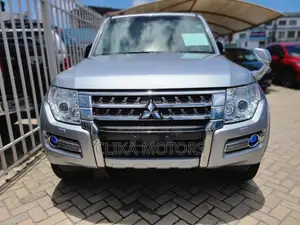Mitsubishi Pajero 2017 Silver