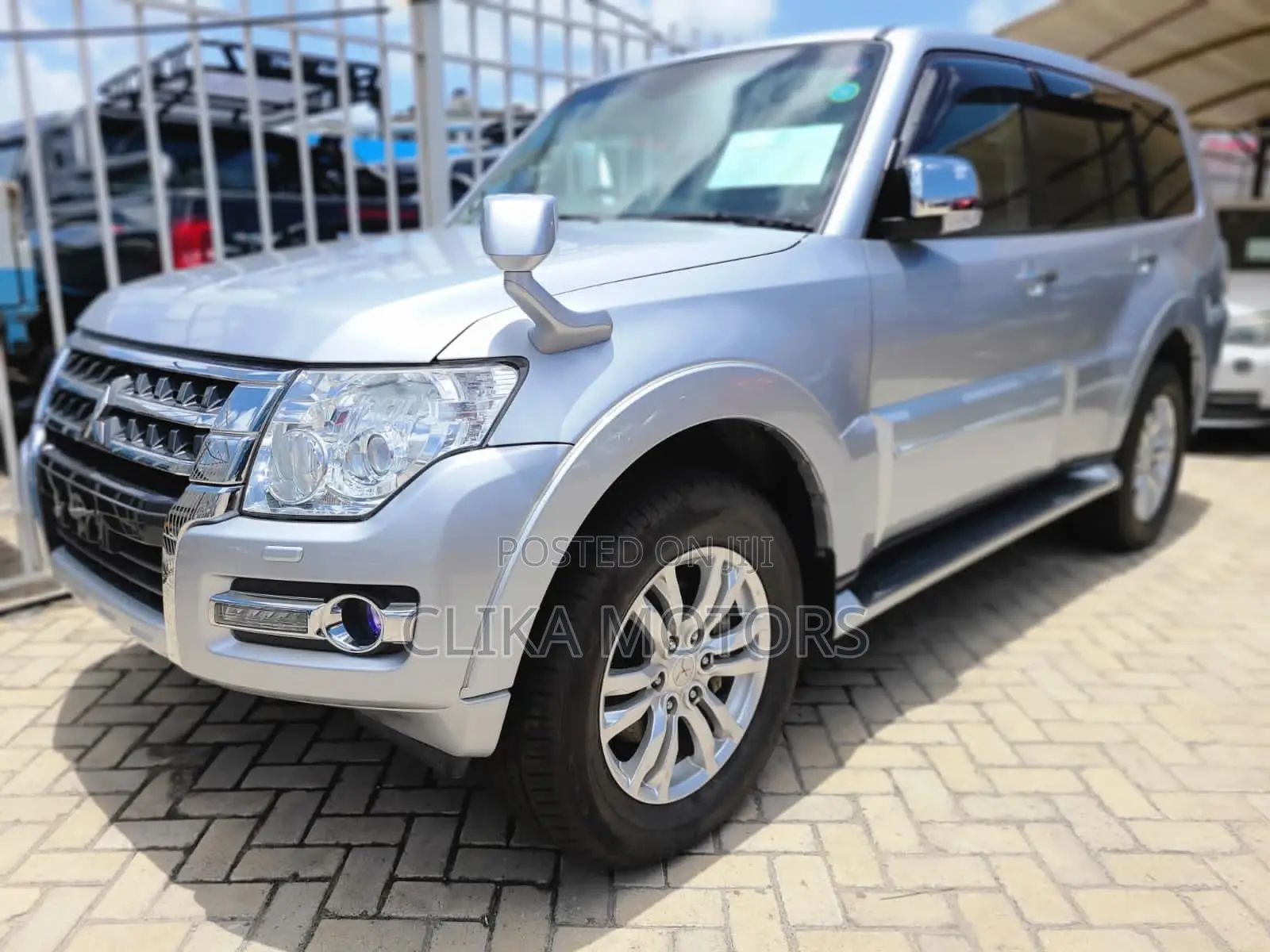 Mitsubishi Pajero 2017 Silver