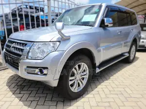 Mitsubishi Pajero 2017 Silver