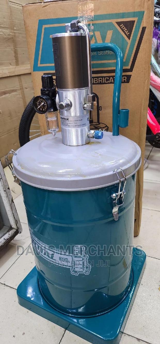 Grease Bucket 30kgs Capacity