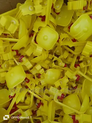 Automatic Yellow Chicken Nipple Drinkers With Cup