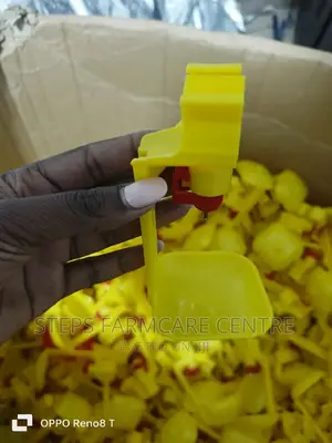 Automatic Yellow Chicken Nipple Drinkers With Cup