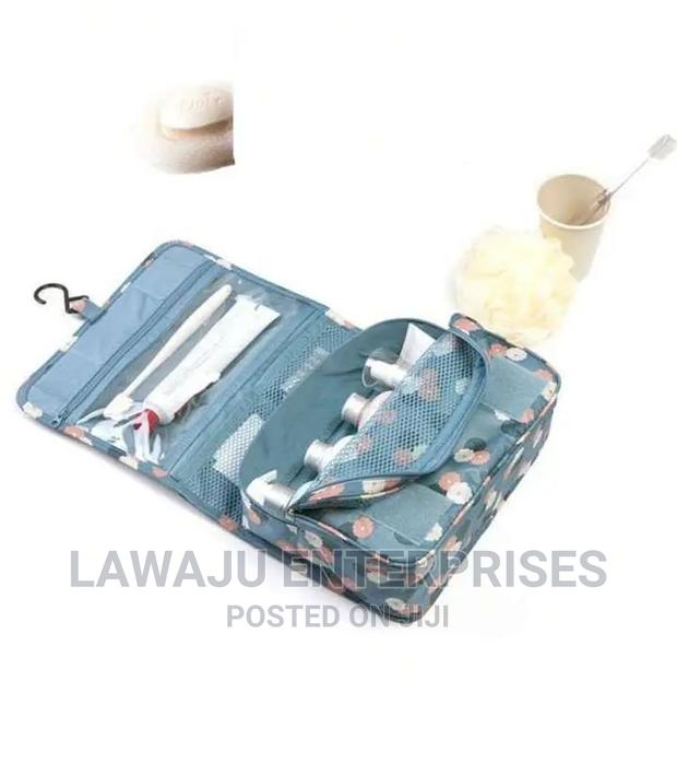 New Foldable Hanging Make Up / Cosmetic Bag - thumbnail 3