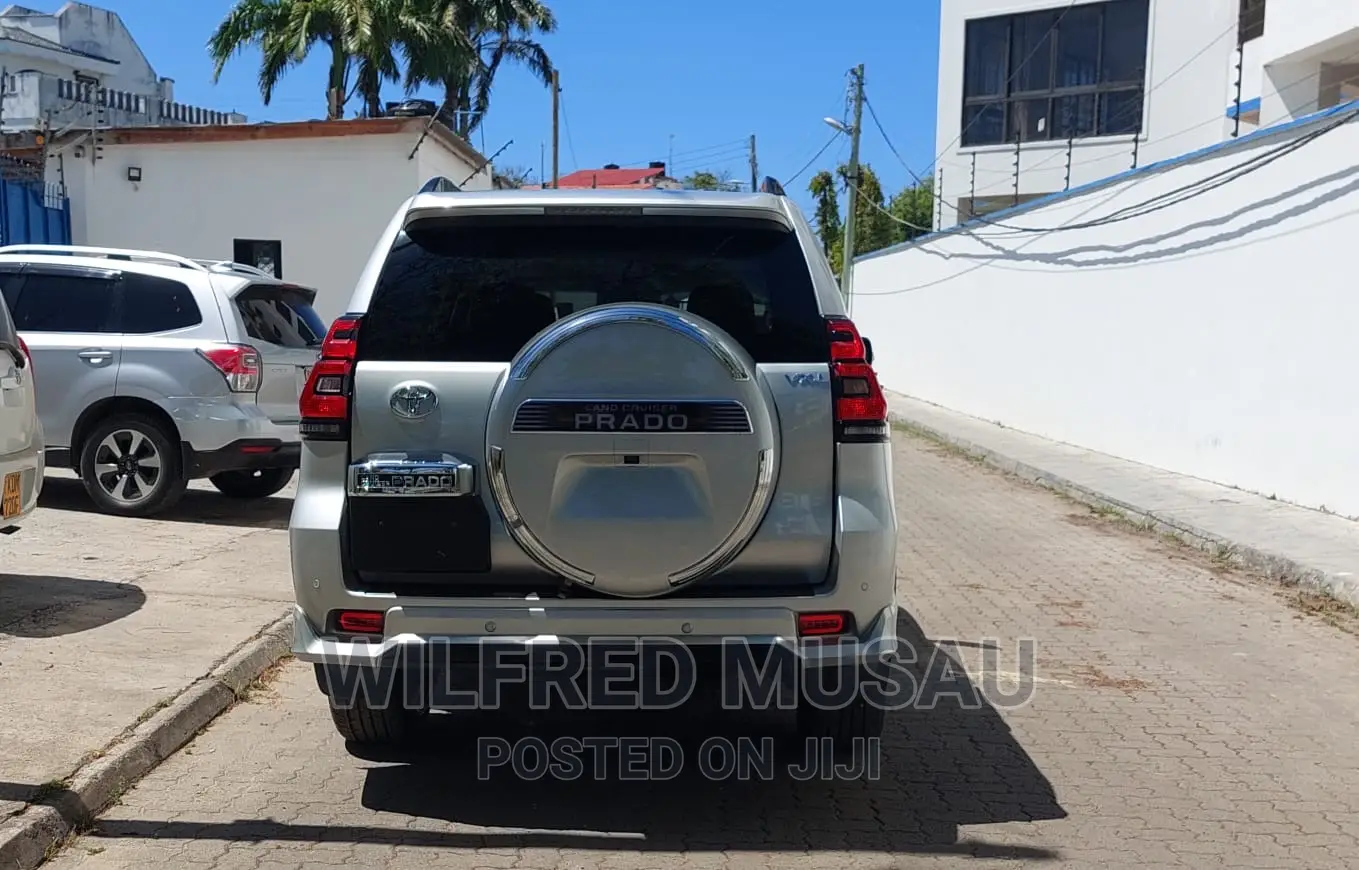 Toyota Land Cruiser Prado 2017 Silver