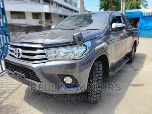 Toyota Hilux 2016 Gray